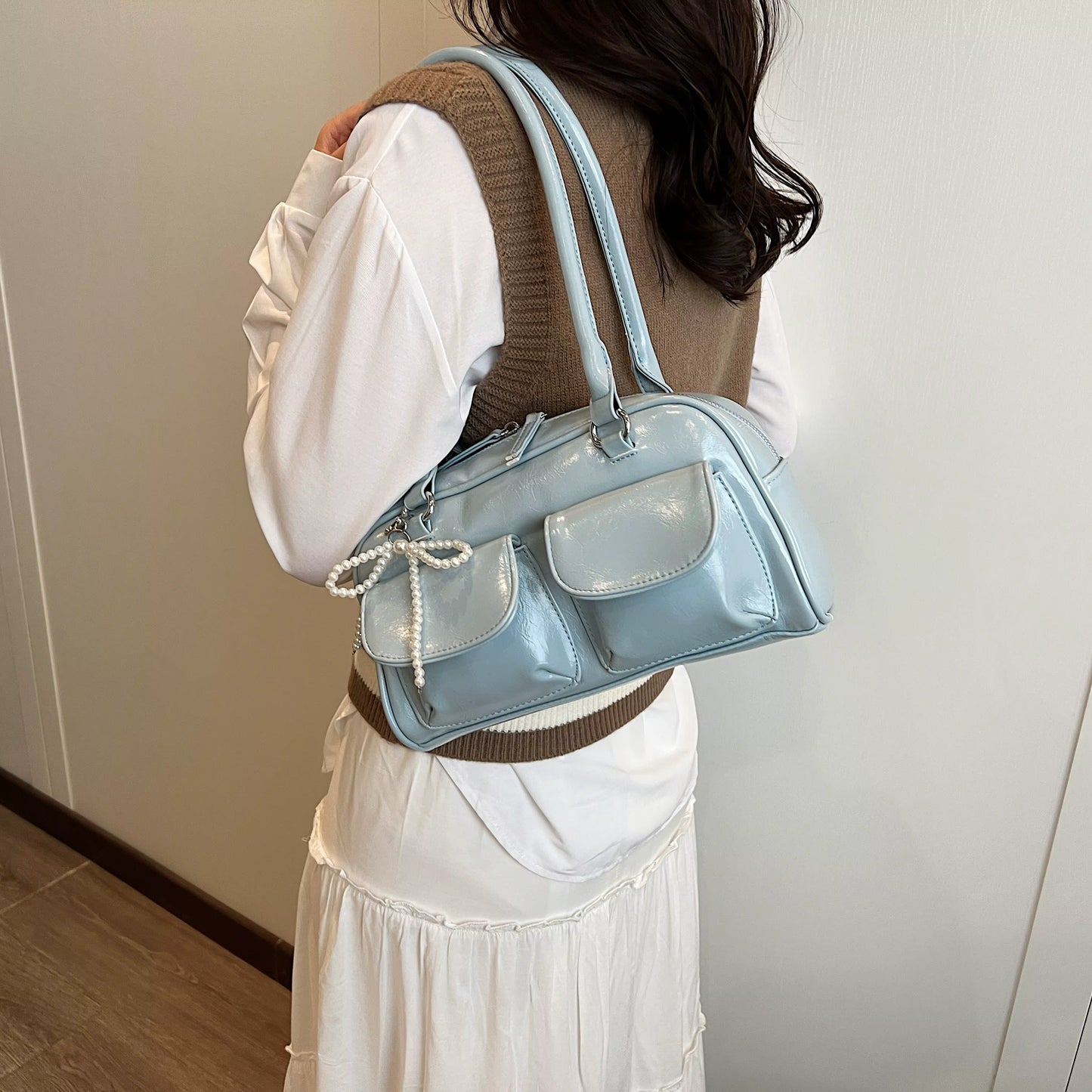 VERSATILE SHOULDER BAG