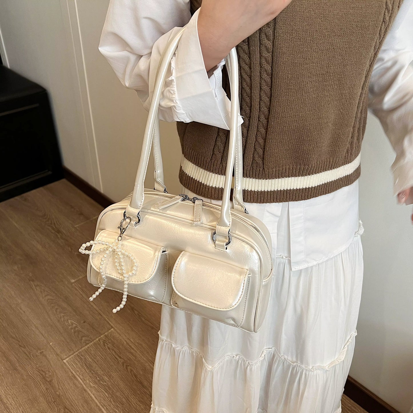 VERSATILE SHOULDER BAG