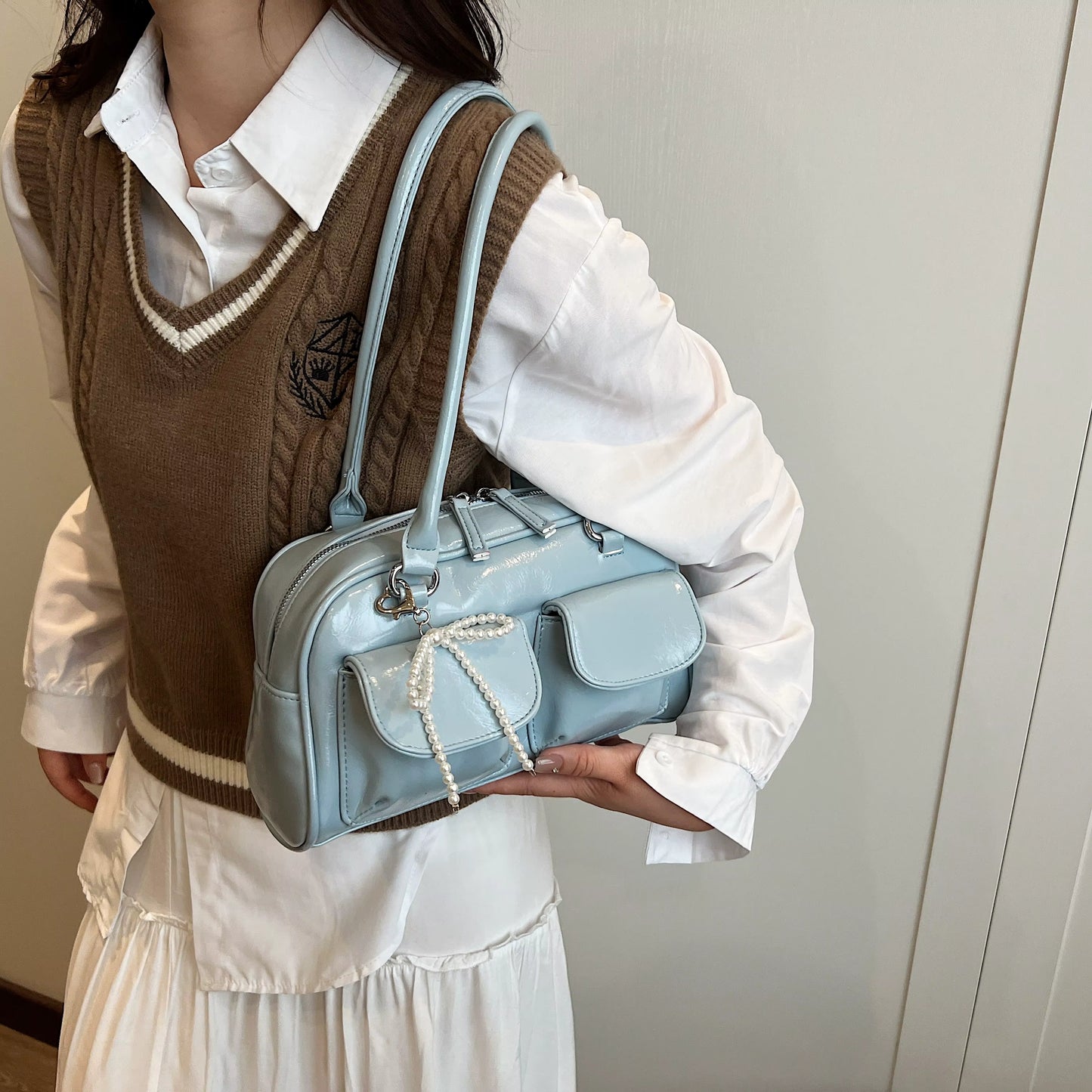 VERSATILE SHOULDER BAG
